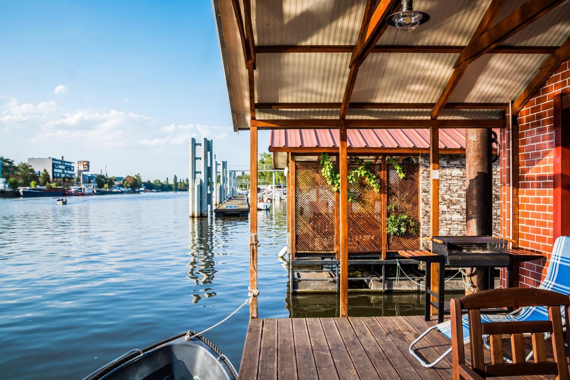 Houseboat Benjamin - Houseboats Benjamin & Franklin Hotell Prag Exteriör bild